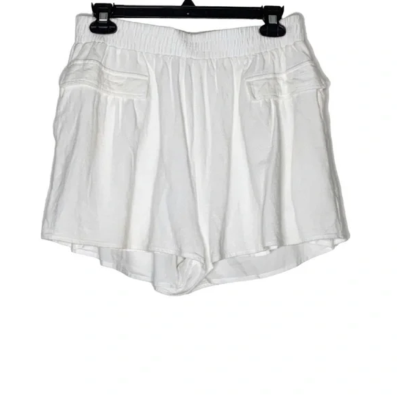 ACOA- white linen blend shorts. Lined. Size L - Picture 2 of 7